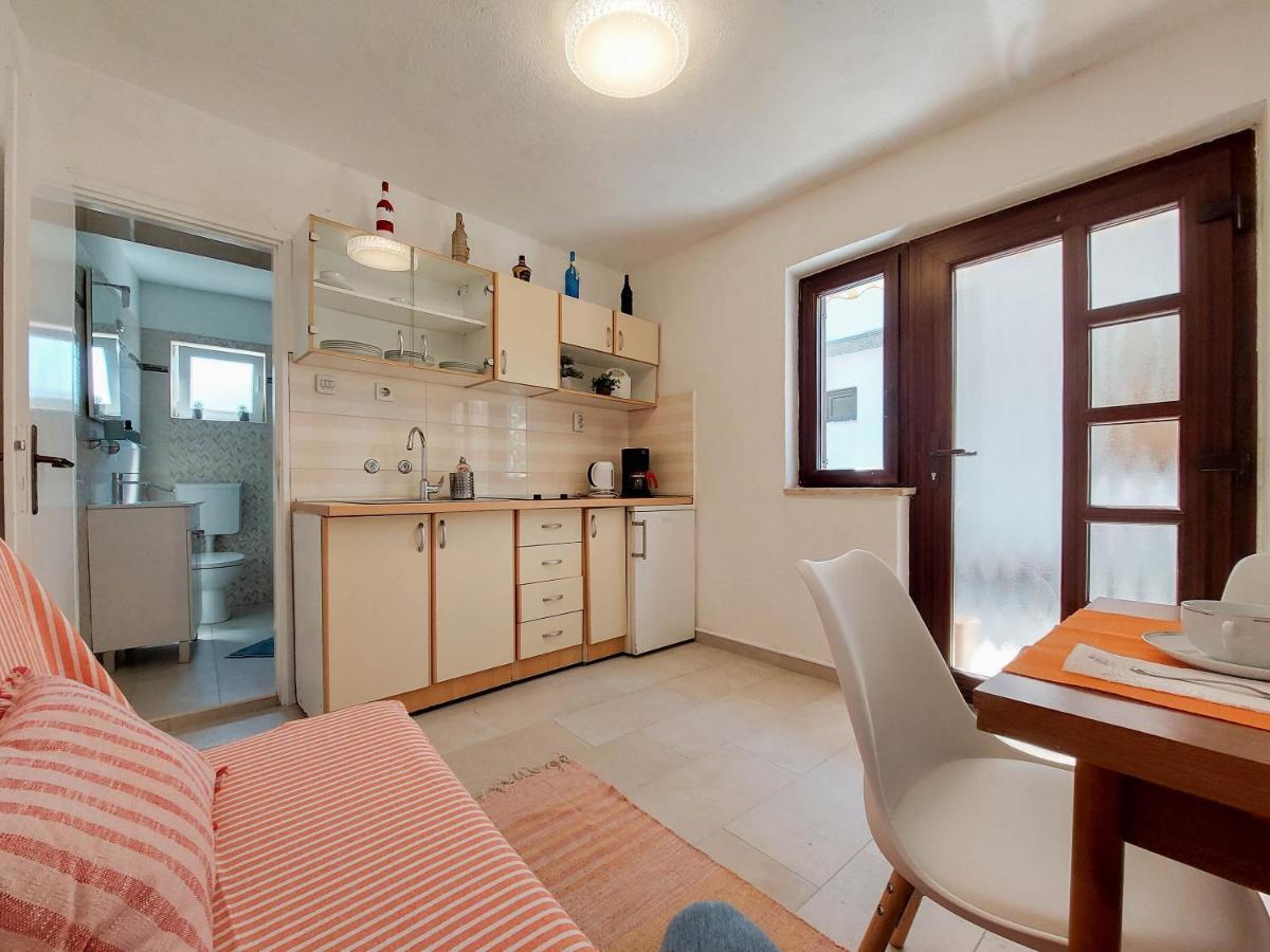Apartments Ivanka Krk Town Exteriör bild